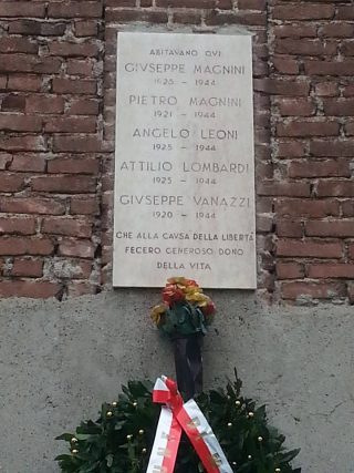 Lapide con i nomi dei 5 partigiani a Cascina Monterobbio, Milano